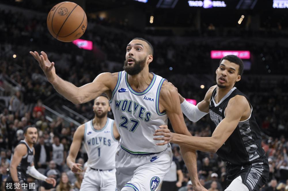 表现亮眼 表现亮眼