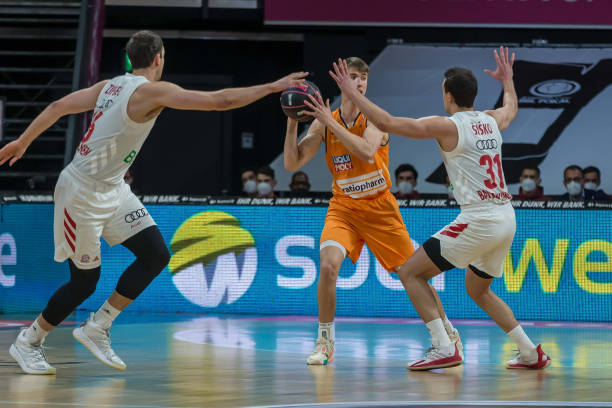 而是更深层 而是更深层